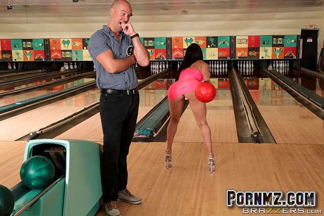 Brazzers – Bowling For The Bachelor