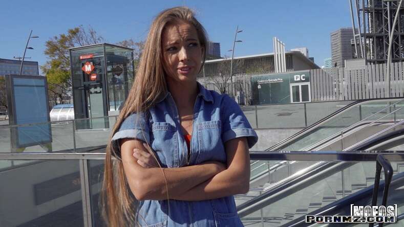 Mofos – Sucking And Fucking A Kind Stranger