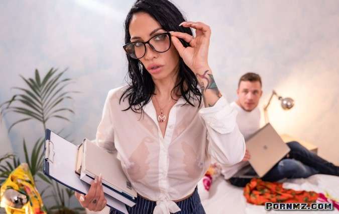 MomXXX – Giulia Diamond Sexy Huge Tits MILF in Wet Shirt