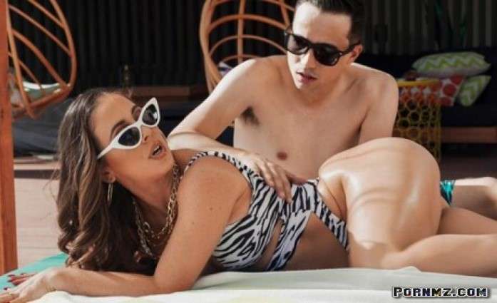 [OnlyFans] Cherie Deville – Monokini MILF Massage