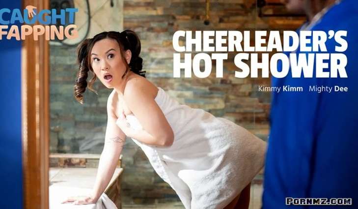 [CaughtFapping] Kimmy Kimm – Cheerleaders Hot Shower